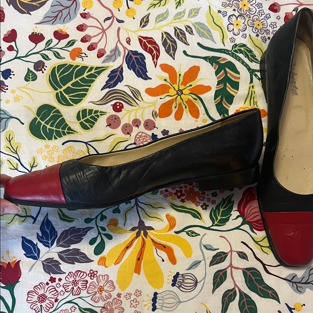 Vintage Black and Red Heels - Picture 2 of 6